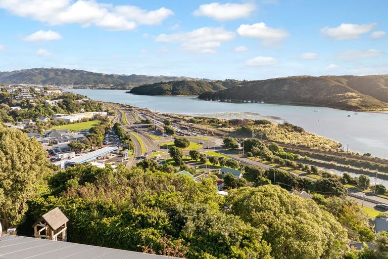 Photo of property in 47 Kiriwai Road, Paremata, Porirua, 5024