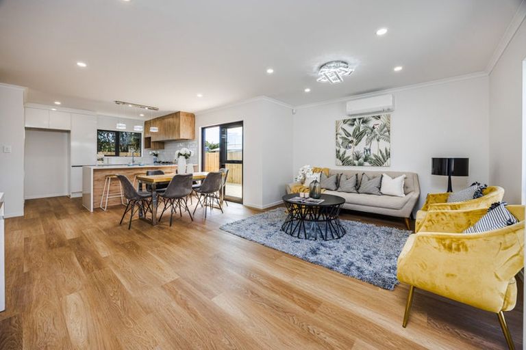 Photo of property in 16e Friesian Drive, Mangere, Auckland, 2022