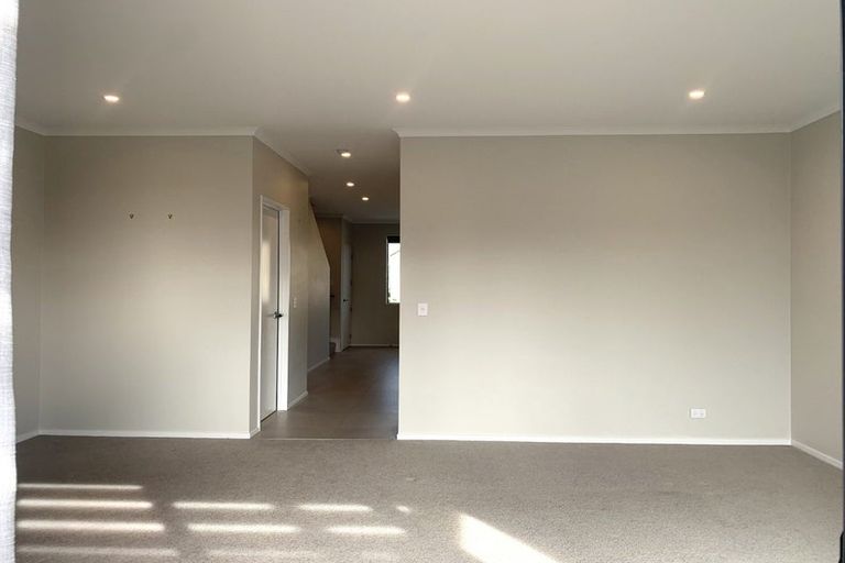 Photo of property in 3/2 Rangitamiro Place, Hobsonville, Auckland, 0616