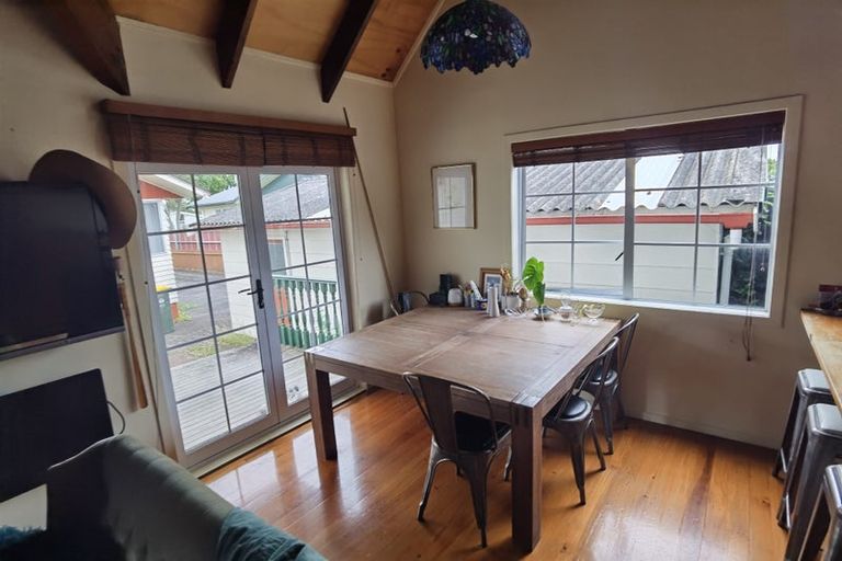 Photo of property in 62 Edgewater Drive, Pakuranga, Auckland, 2010