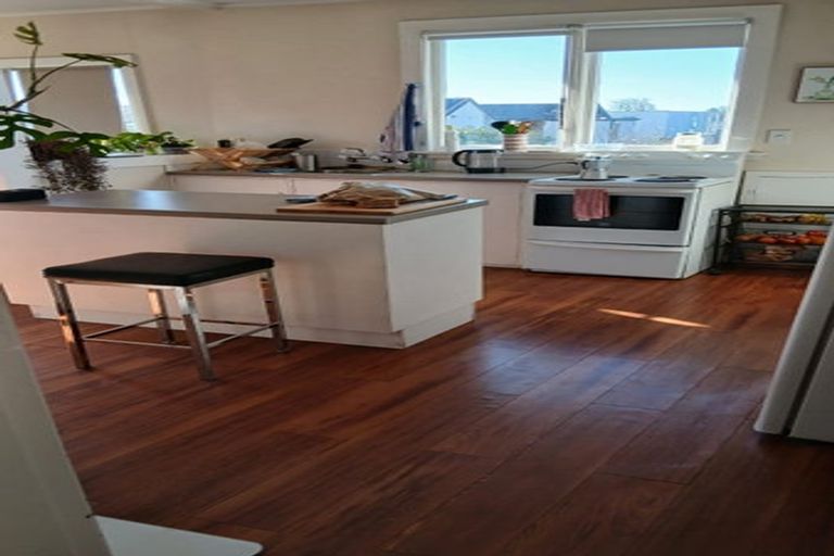 Photo of property in 2/12 Hewitts Road, Merivale, Christchurch, 8014