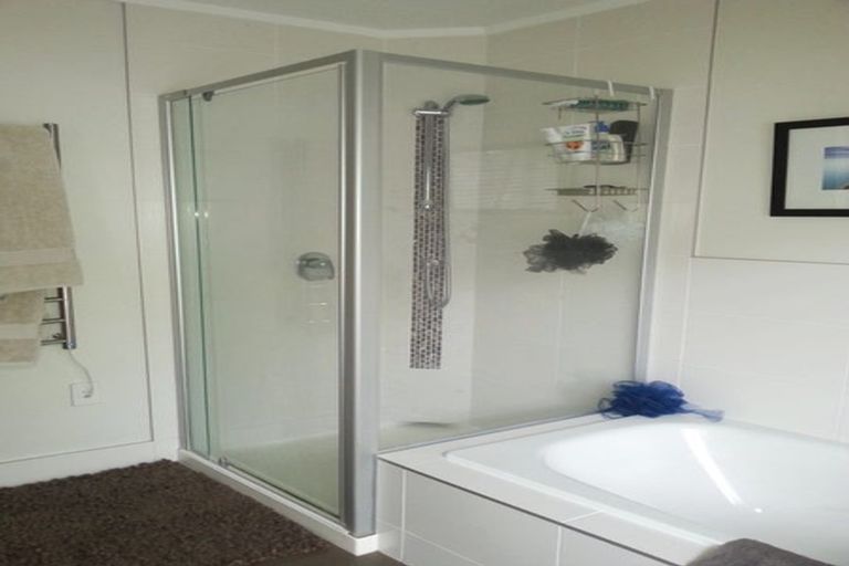 Photo of property in 2 Corric Hill, Torbay, Auckland, 0630