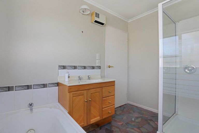 Photo of property in 1 Mcilwaine Place, Marton, 4710