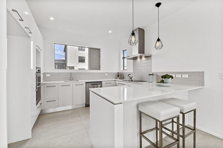 Photo of property in 9 Peihana Road, Hobsonville, Auckland, 0616