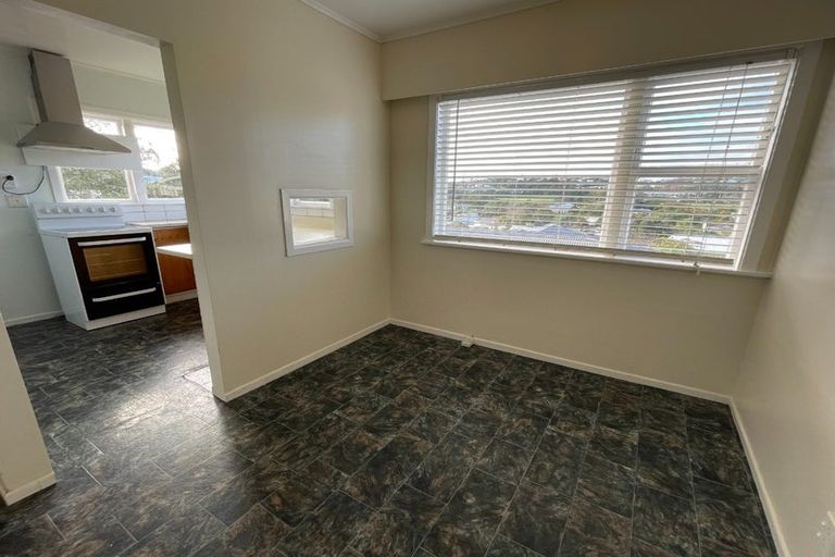 Photo of property in 9 Bellringer Crescent, Newlands, Wellington, 6037