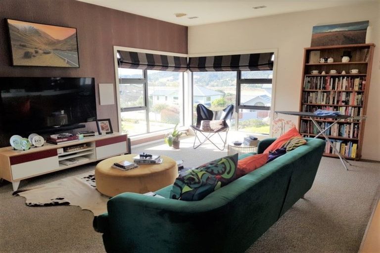 Photo of property in 52 The Masthead, Whitby, Porirua, 5024