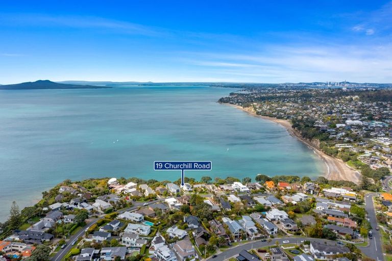 Photo of property in 2/19 Churchill Road, Murrays Bay, Auckland, 0630