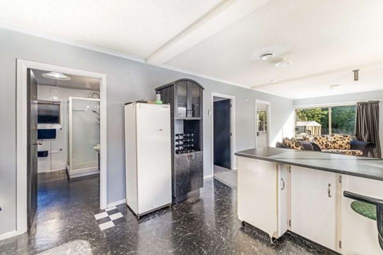 Photo of property in 84 Pioneer Road, Moturoa, New Plymouth, 4310