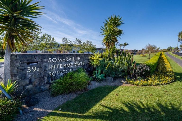Photo of property in 210 Point View Drive, East Tamaki Heights, Auckland, 2016