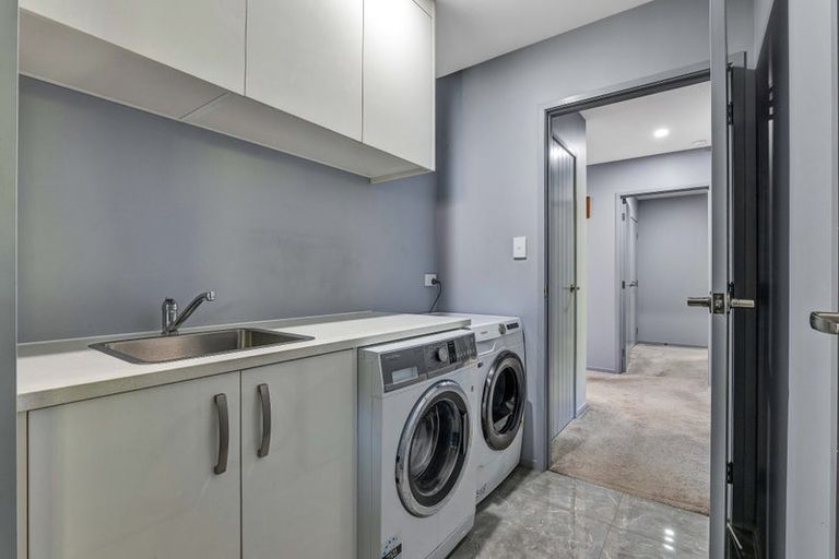 Photo of property in 2 Frederick Place, Whalers Gate, New Plymouth, 4310
