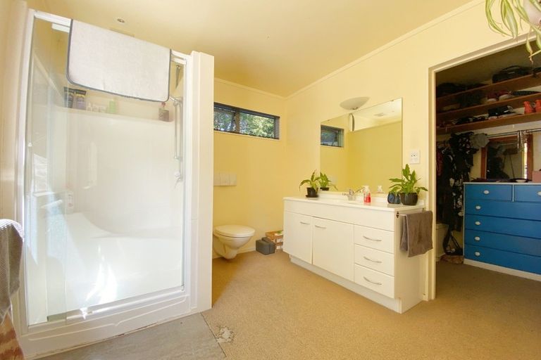 Photo of property in 37 Onedin Place, Titirangi, Auckland, 0604