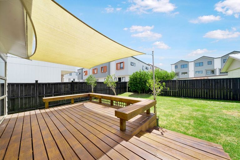 Photo of property in 1/11 Ranui Station Road, Ranui, Auckland, 0612