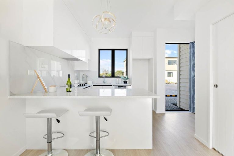 Photo of property in 101 Botany Road, Botany Downs, Auckland, 2010
