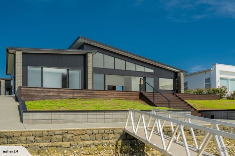 Photo of property in 14 Lady Jocelyn Place, Whitianga, 3510