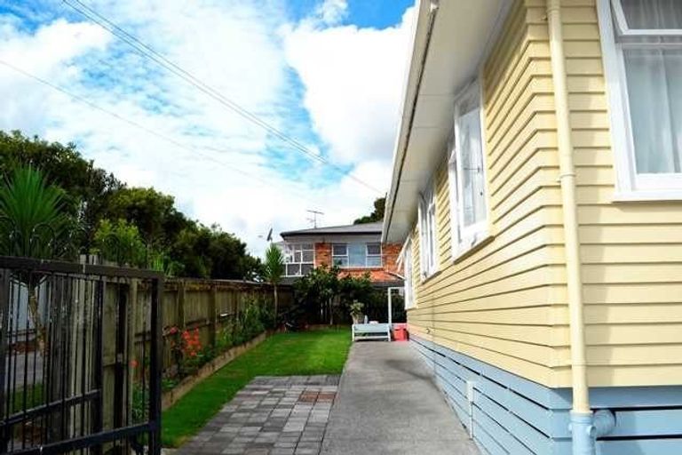 Photo of property in 48a Tironui Road, Takanini, 2112