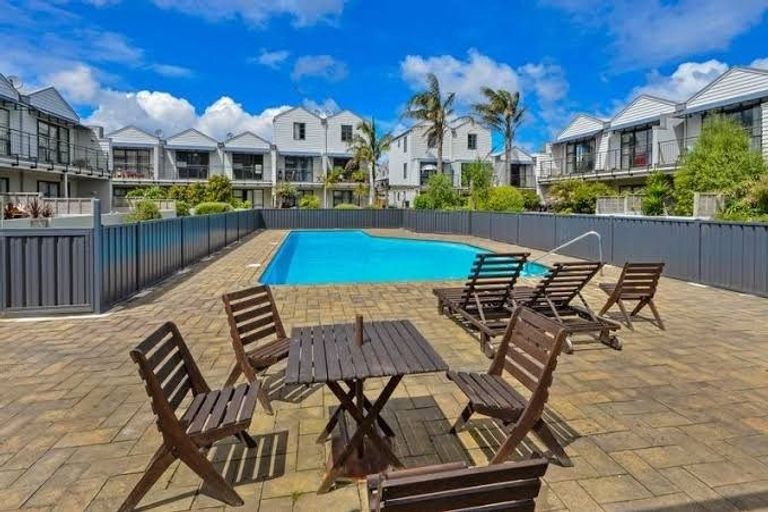 Photo of property in 24/8 Carolina Place, Albany, Auckland, 0632