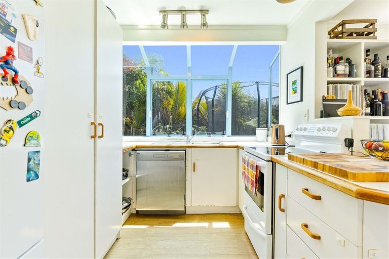 Photo of property in 111 Taikata Road, Te Atatu Peninsula, Auckland, 0610