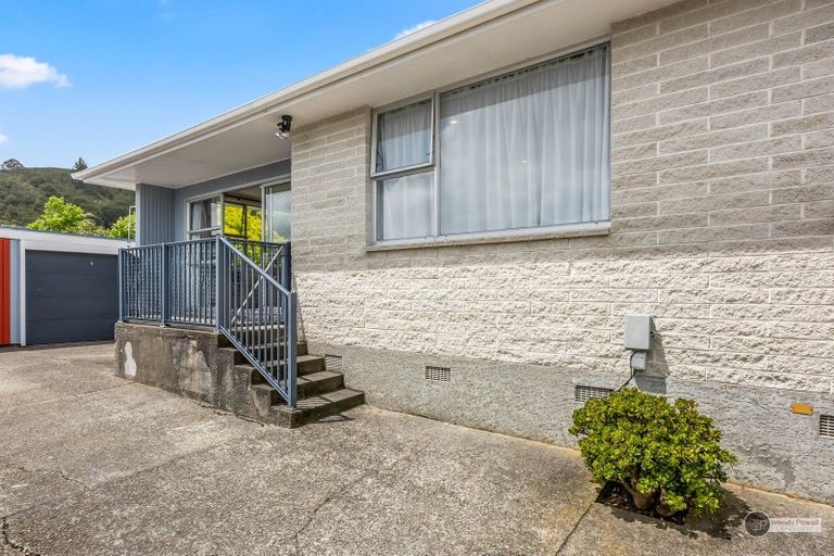 Photo of property in 10a Helvetia Grove, Naenae, Lower Hutt, 5011