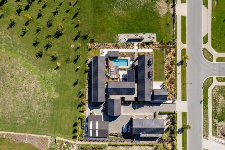 Photo of property in 14 Deans Drive, Wanaka, 9305