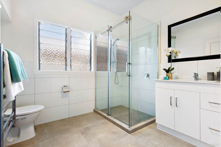 Photo of property in 3161 Great North Road, New Lynn, Auckland, 0600