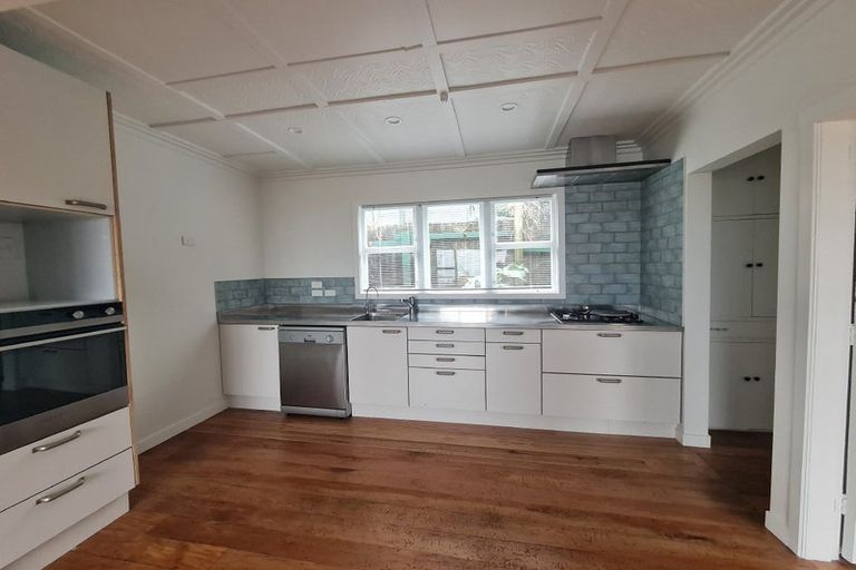 Photo of property in 54 Pioneer Road, Moturoa, New Plymouth, 4310