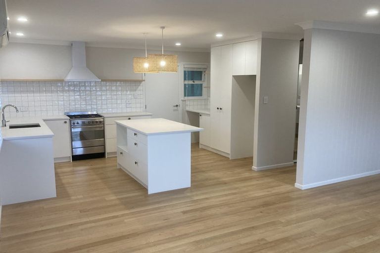 Photo of property in 1/138 Churchill Road, Rothesay Bay, Auckland, 0630