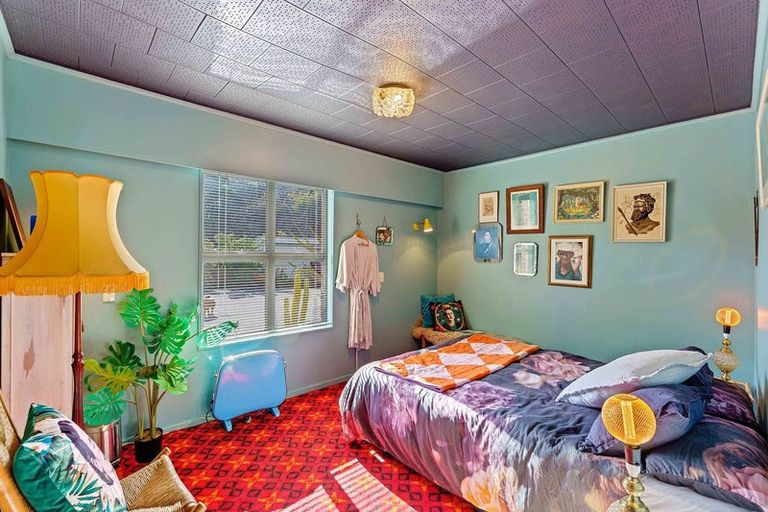 Photo of property in 11 Iti Grove, Waikanae, 5036