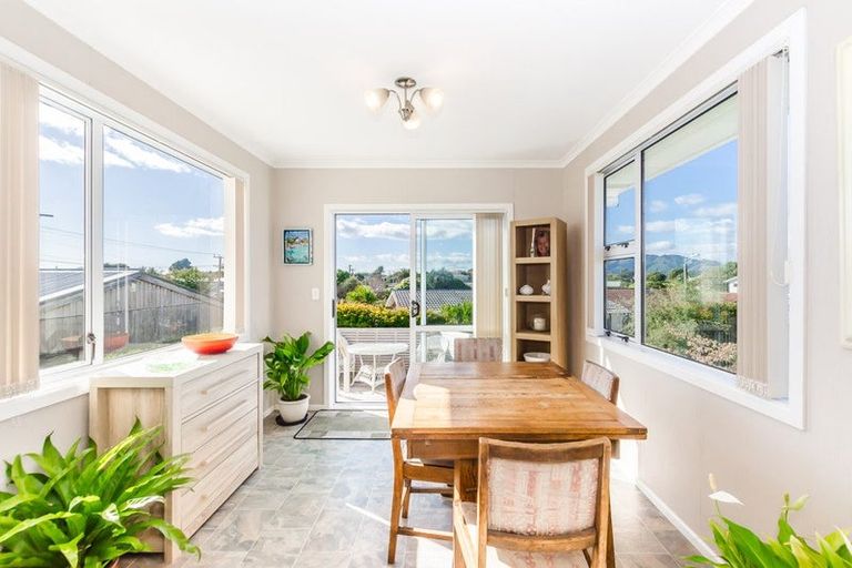 Photo of property in 22 Gray Avenue, Paraparaumu Beach, Paraparaumu, 5032