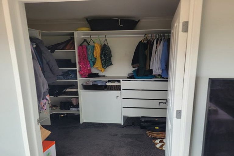 Photo of property in 17 Fleetwood Drive, Henderson, Auckland, 0612