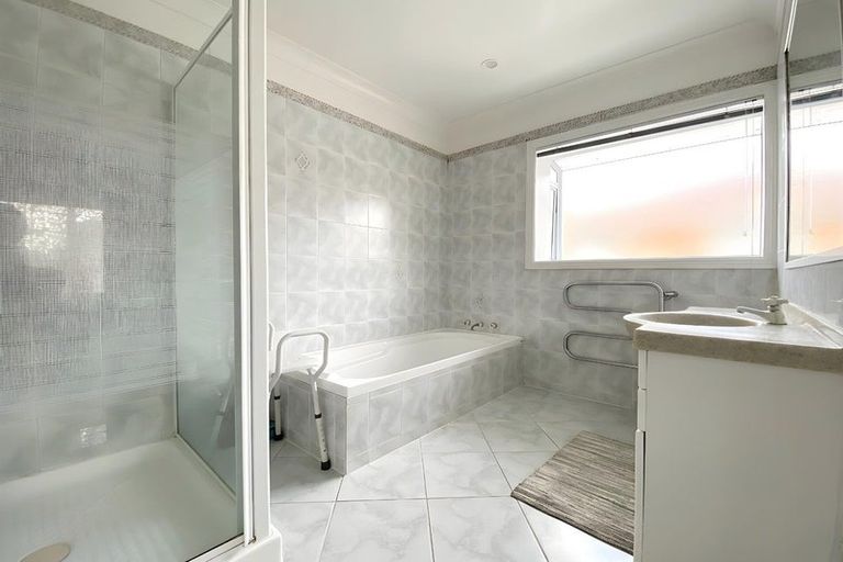Photo of property in 24 Buckingham Crescent, Manukau, Auckland, 2025