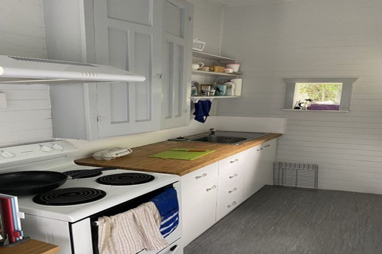 Photo of property in 46 Northland Road, Northland, Wellington, 6012