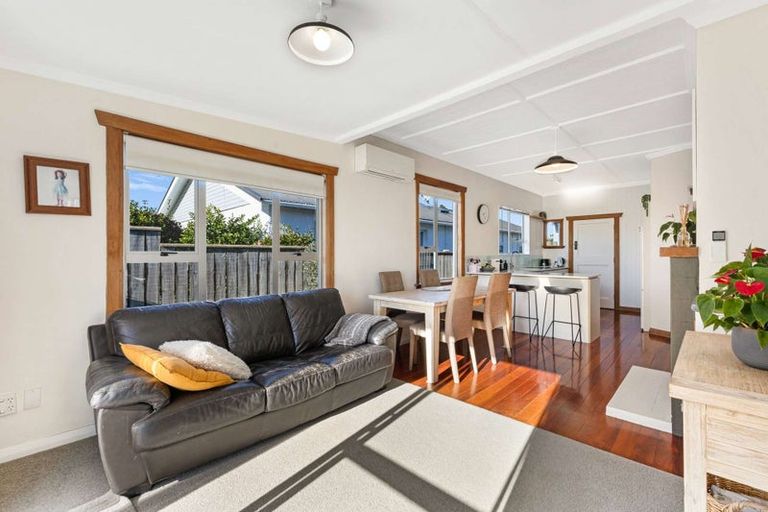 Photo of property in 9 Selwyn Street, Lower Vogeltown, New Plymouth, 4310