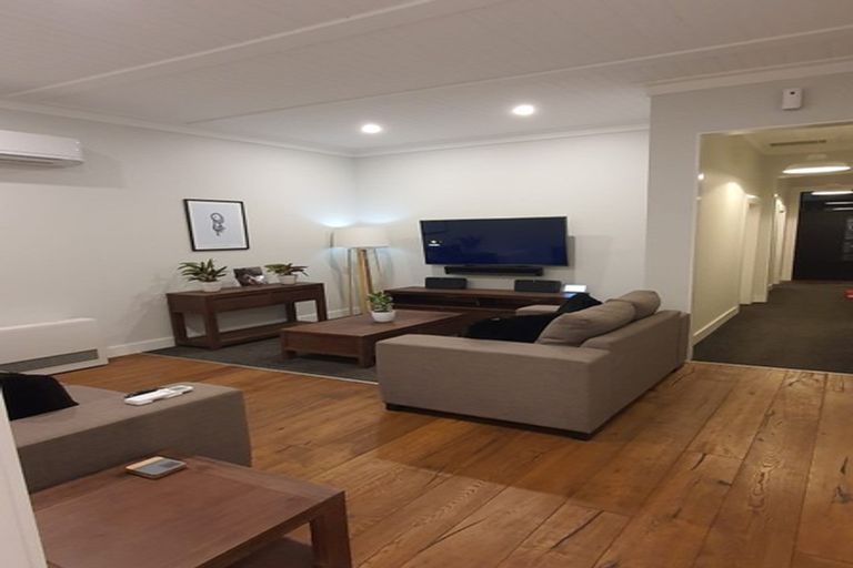 Photo of property in 42 Collins Street, Hawera, 4610