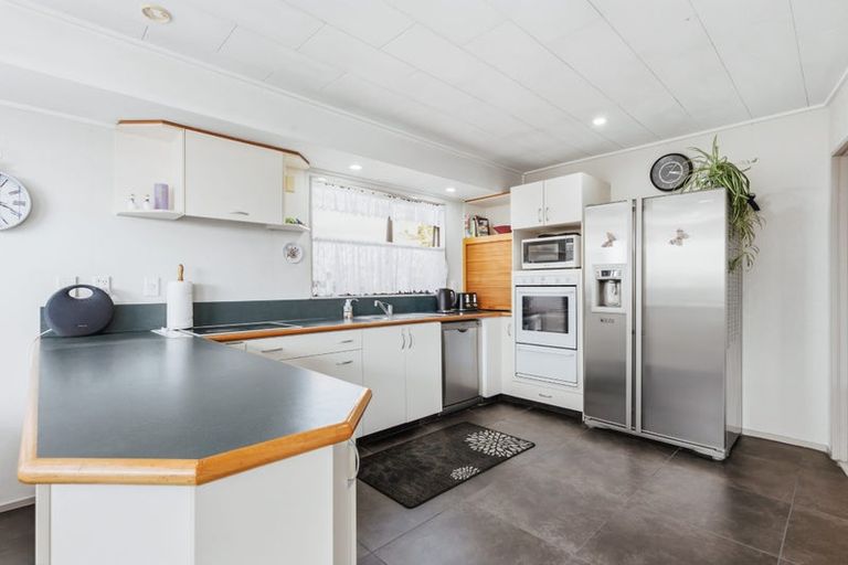 Photo of property in 2 Kempton Place, Richmond Heights, Taupo, 3330