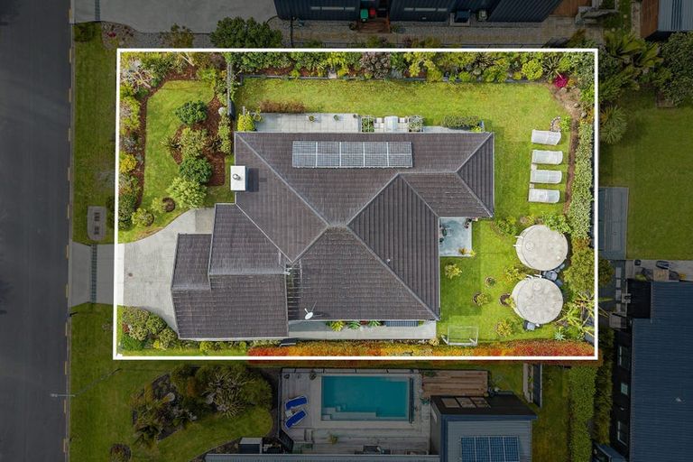 Photo of property in 18 Awanui Crescent, Matakana, 0985