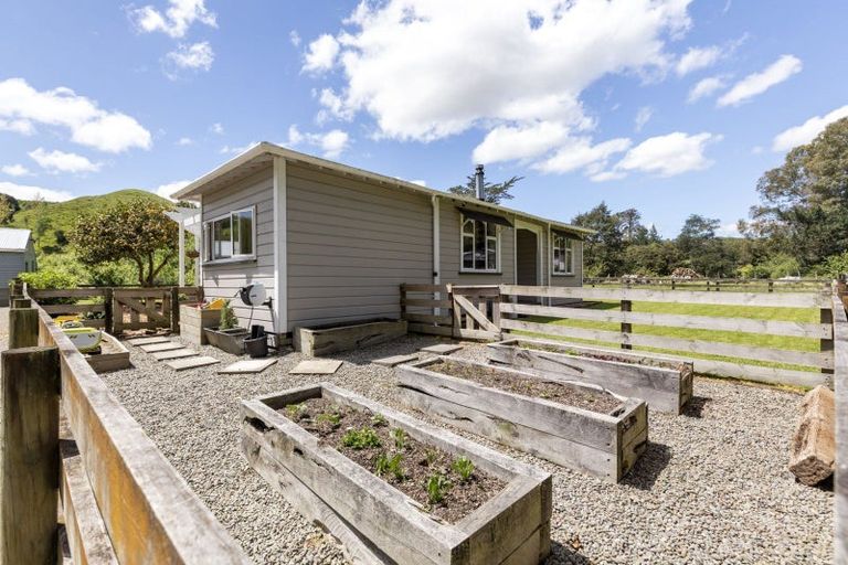 Photo of property in 131 Pahiatua Aokautere Road, Aokautere, 4471