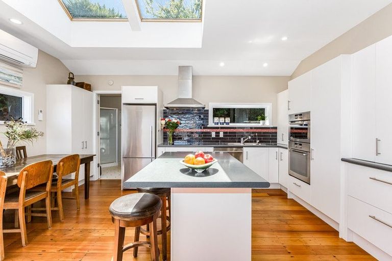 Photo of property in 33a Nevay Road, Miramar, Wellington, 6022