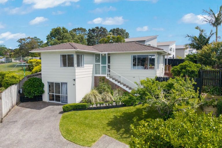 Photo of property in 1/39 Camrose Place, Glenfield, Auckland, 0629