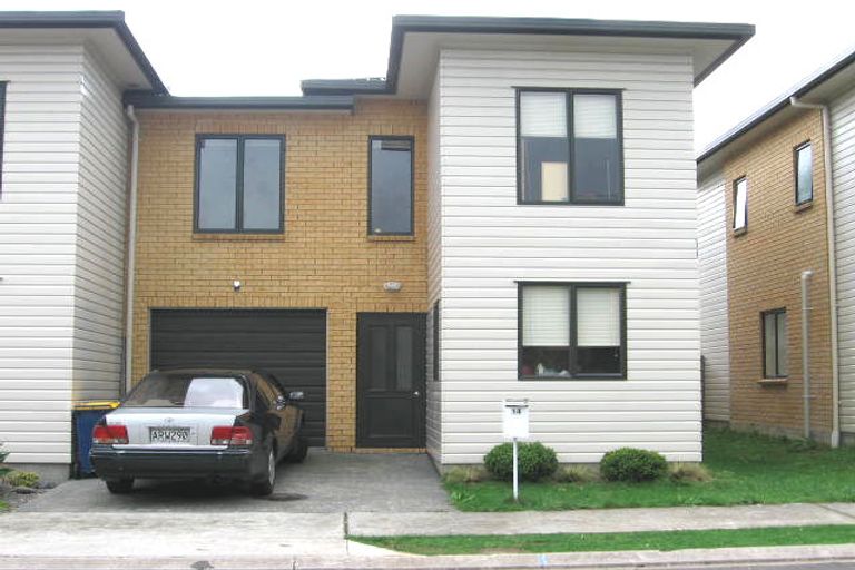 Photo of property in 14 Verdale Circle, Glen Eden, Auckland, 0602