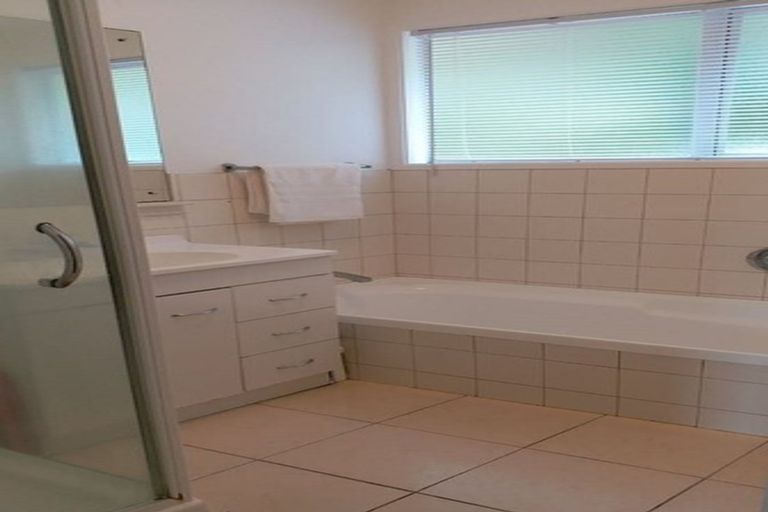 Photo of property in 11 Babington Place, Torbay, Auckland, 0630