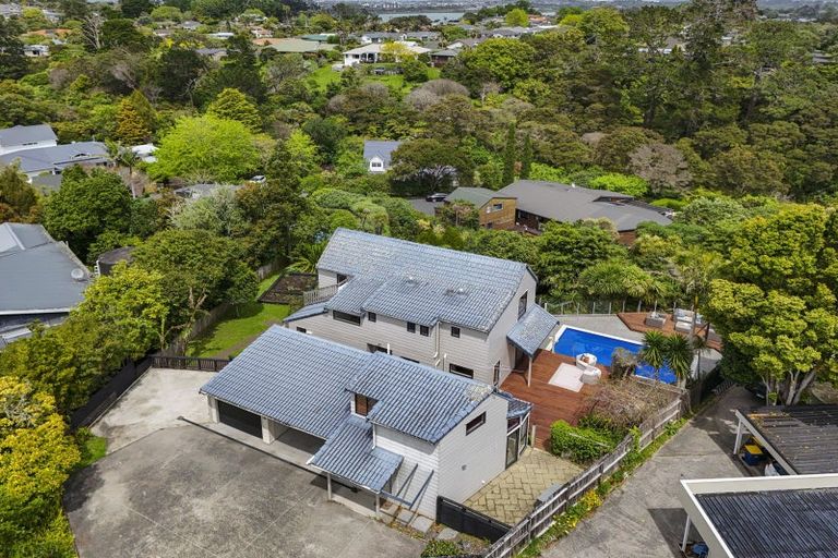 Photo of property in 33 Waipuia Place, Greenhithe, Auckland, 0632