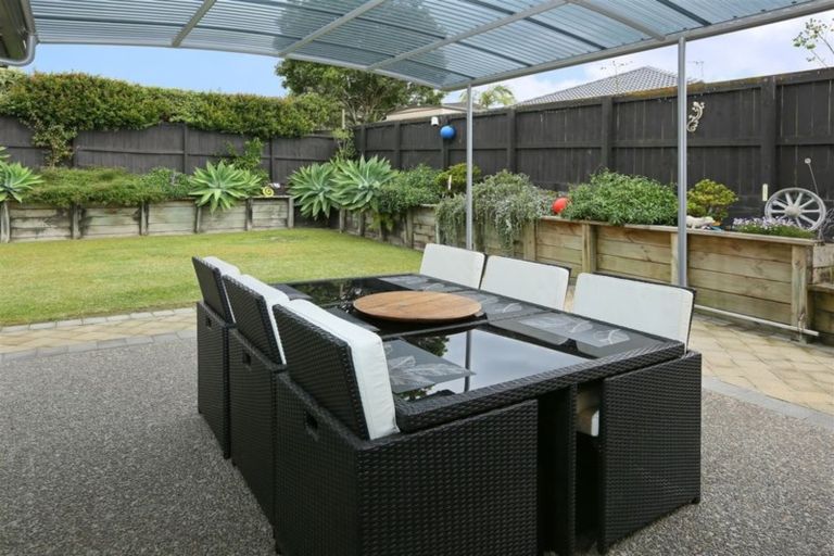 Photo of property in 17 Reybert Place, Massey, Auckland, 0614