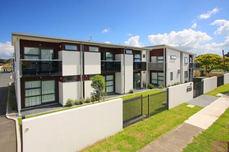 Photo of property in 1/69 Mckenzie Road, Mangere Bridge, Auckland, 2022