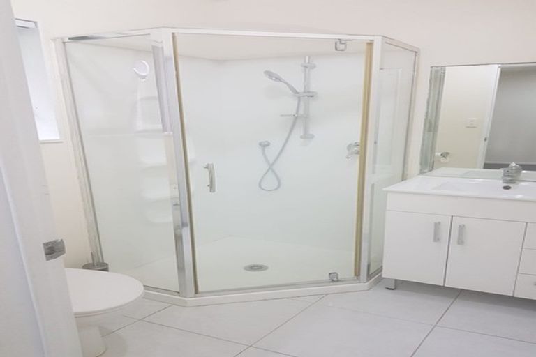 Photo of property in 79a Stanley Road, Glenfield, Auckland, 0629