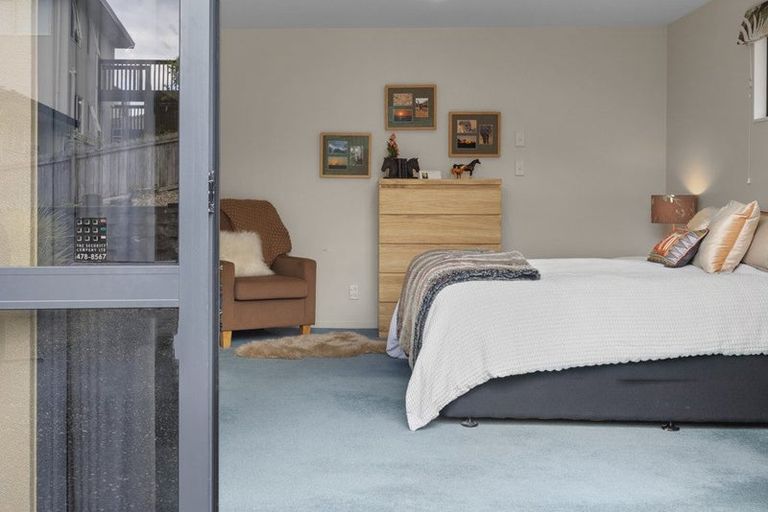 Photo of property in 51 Hogarth Rise, West Harbour, Auckland, 0618