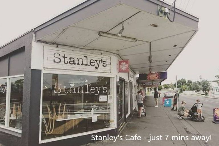 Photo of property in 1/10 Marsh Avenue, Forrest Hill, Auckland, 0620