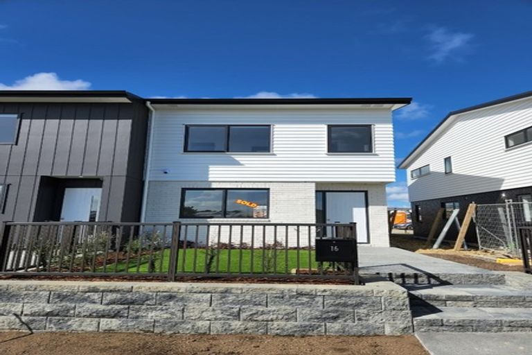 Photo of property in 16 Te Napi Drive, Takanini, 2112