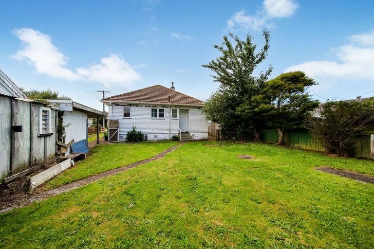 Photo of property in 12 Caledonia Street, Hawera, 4610