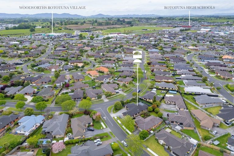 Photo of property in 1 Holly Place, Rototuna North, Hamilton, 3210