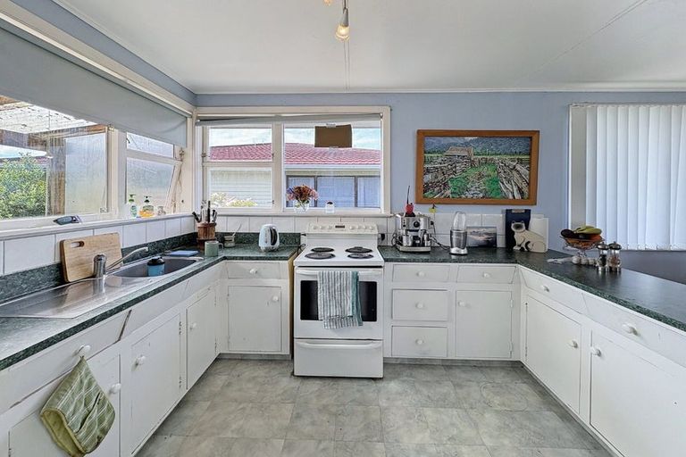 Photo of property in 140 Cornfoot Street, Castlecliff, Whanganui, 4501